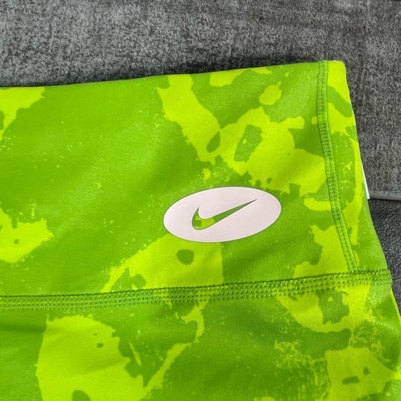 NEW Nike One Luxe Tight Fit Mid Rise Bike Shorts - Picture 4 of 12